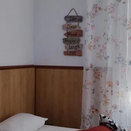 Tati Homestay *